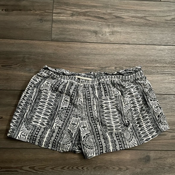 Booty shorts - Picture 2 of 5